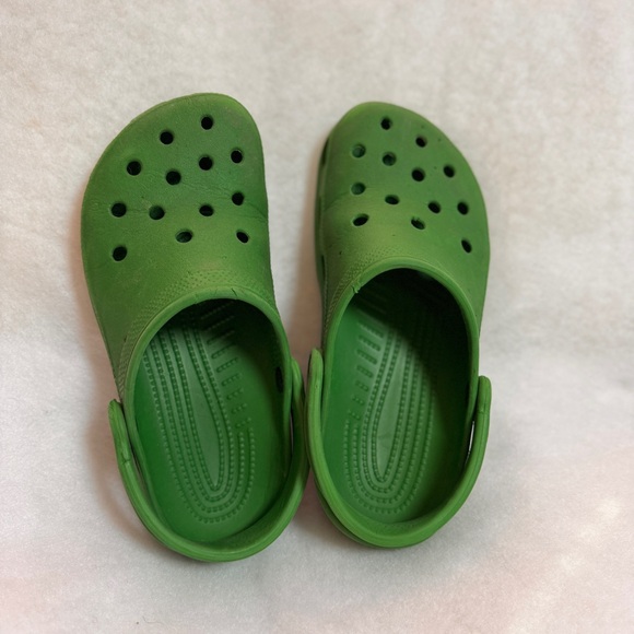 Adult Men's Green Crocs Classic Clogs Water Outdoor Sandals-Size 10 - Picture 1 of 9
